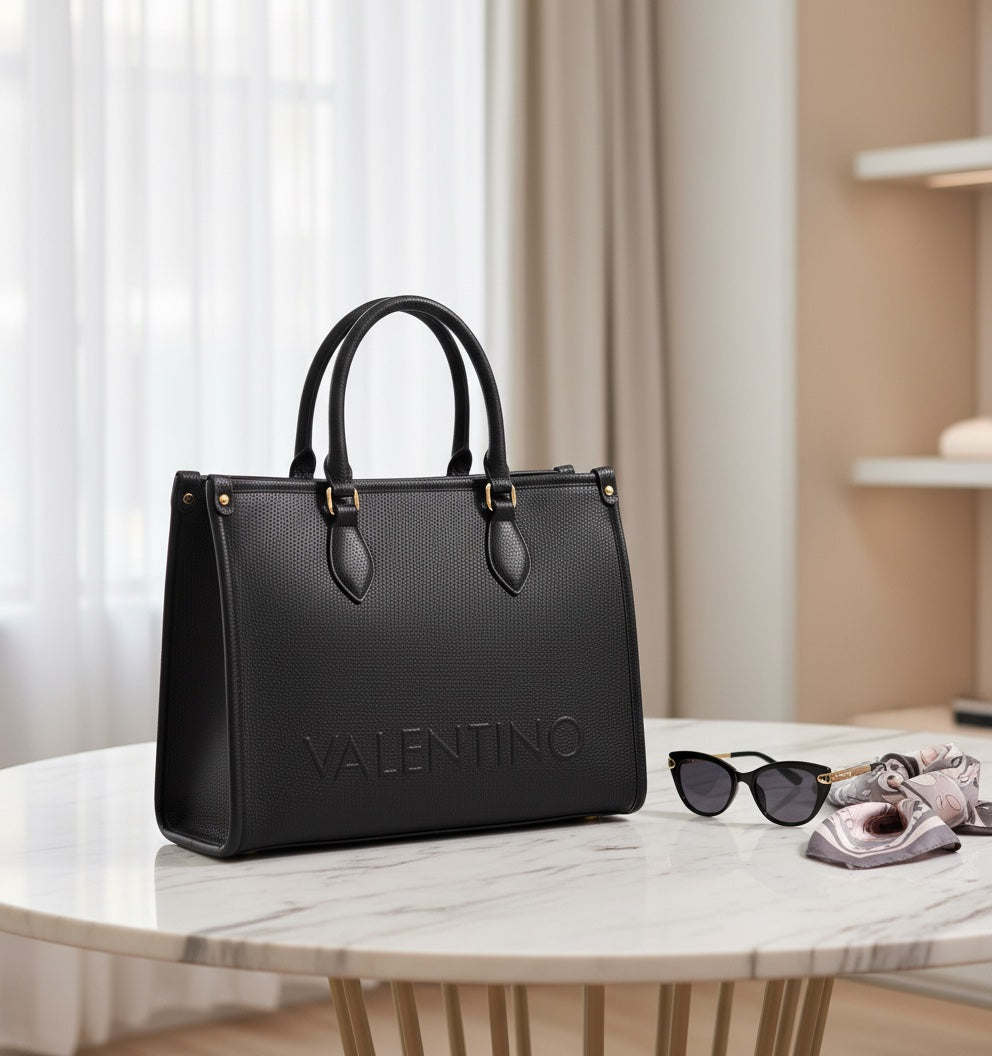 Valentino Bags Дамска Чанта с Лого – Черна