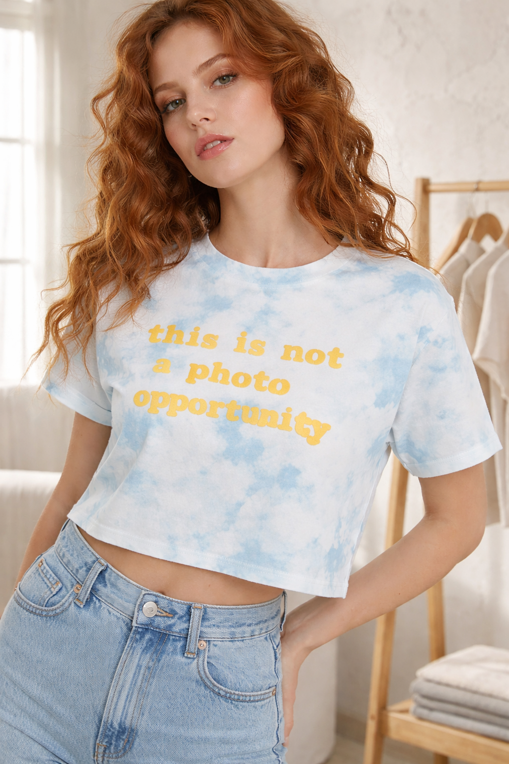 GUESS NOT A PHOTO CROP TEE – Къса Дамска Тениска с Принт