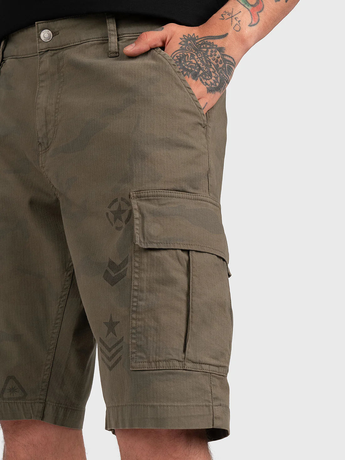 GUESS CHEVRON STRETCH CARGO SHORT -  Мъжки Карго Къси Панталони