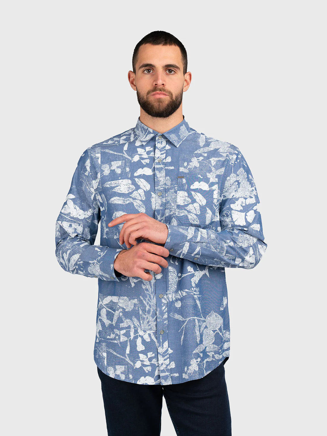GUESS Collin Chambray AOP Риза – Стил и Комфорт в Едно