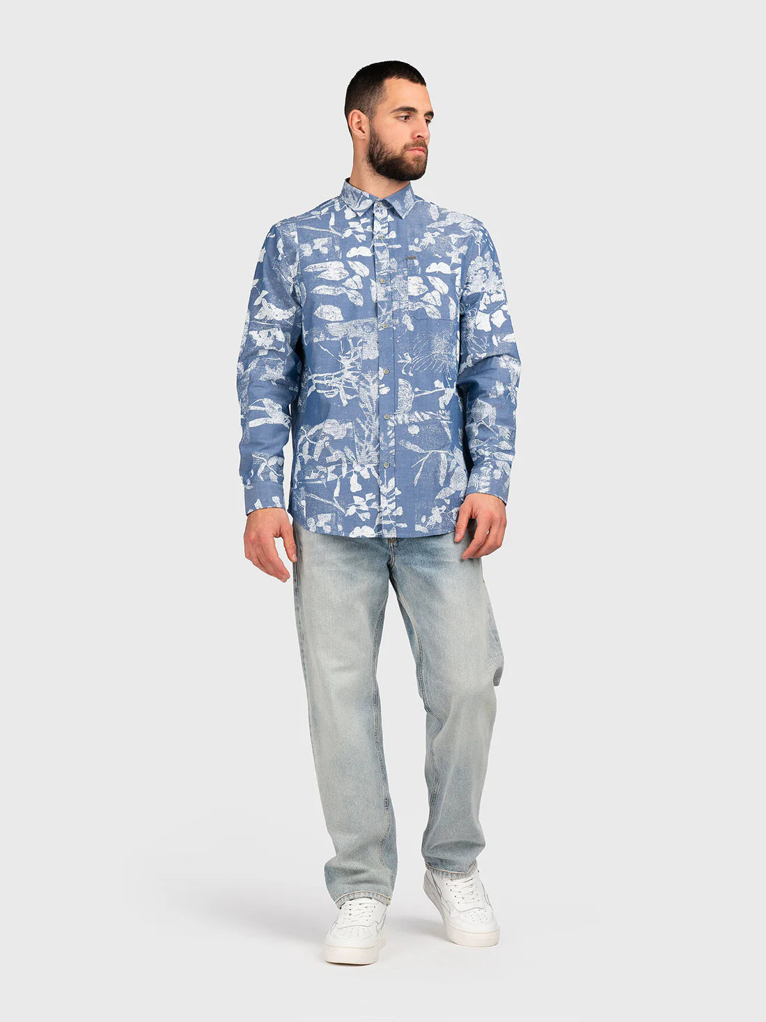 GUESS Collin Chambray AOP Риза – Стил и Комфорт в Едно