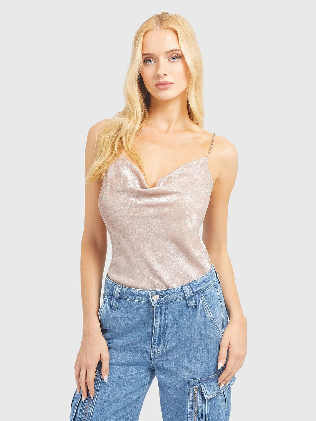 GUESS Daria Chain Top – Дамски Сатениран Топ с Верижки