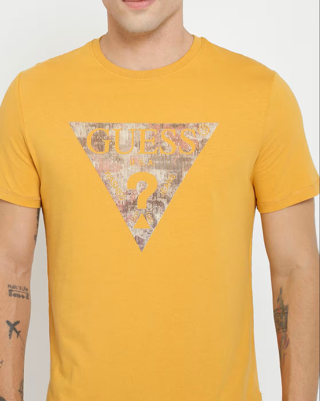 GUESS Triangle Gel Print Tee - Мъжка Тениска с Къс Ръкав